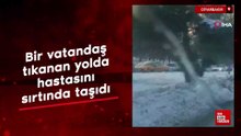 Diyarbakır'da bir vatandaş tıkanan yolda hastasını sırtında taşıdı