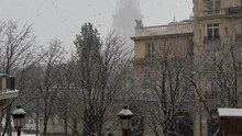 Snowing in Paris ❄️🌨️☃️