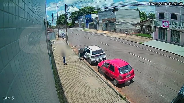 Criminoso tenta roubar carro no bairro Maria Luiza, mas abandona veículo e foge