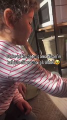 Gözlerini kaybeden yavru kedi için gözyaşları döken ve onu sahiplenen güzel kalpli kız 🥲