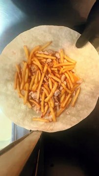 French Tacos Viande & Frites & Sauce Gruyère. #BR3 #Tacos #Foodie #Foodlover #FrenchTacos