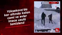 Hakkari Yüksekova'da kar altında kalan cami ve evler imece usulü temizlendi