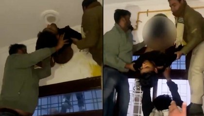 Kota, Rajasthan: Cops Rescue Thief, Stuck In House Vent | VIRAL