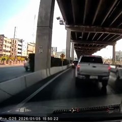 ระทึกดินแดง ! กระบะขับย้อนศร ชนยับ 11 คัน