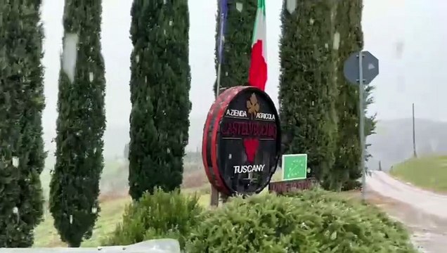 Neve in Toscana nel giorno di Befana: fiocchi bianchi sulle colline di Terricciola
