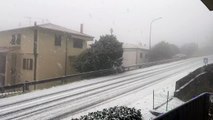 Neve in Toscana, ecco Volterra sotto una fitta nevicata