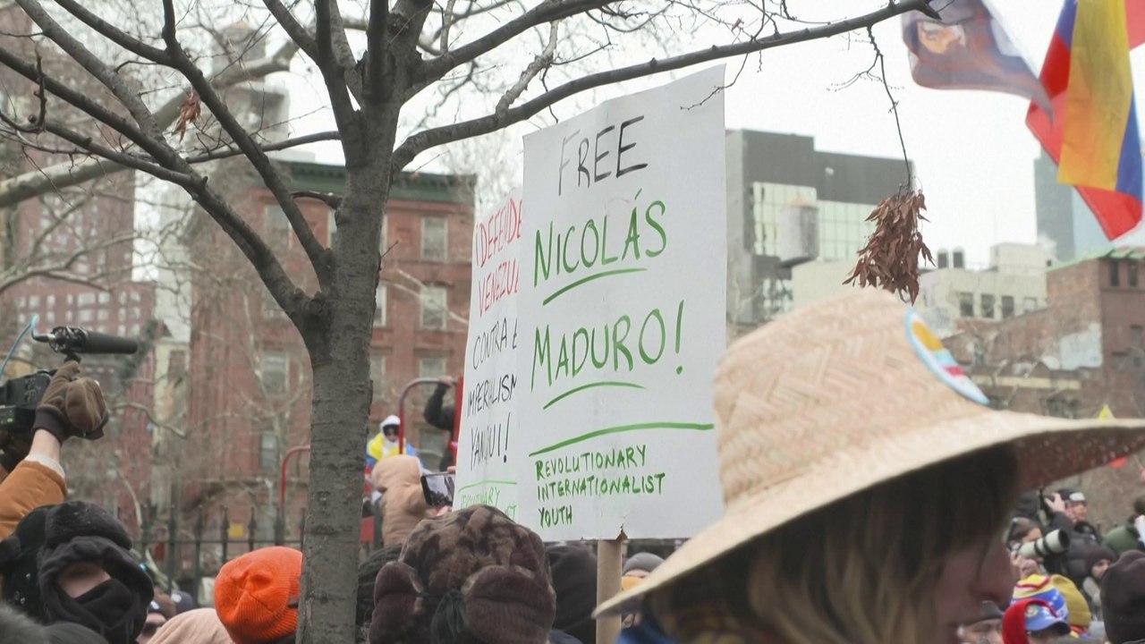 Protesters gather outside US courthouse to demand release of Venezuela's president