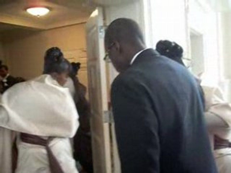 L'entrée des garçons et demoiselles d'honneurs