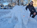 Lumio a sculpté un dragon de neige, cette nuit, aux Sables-d'Olonne