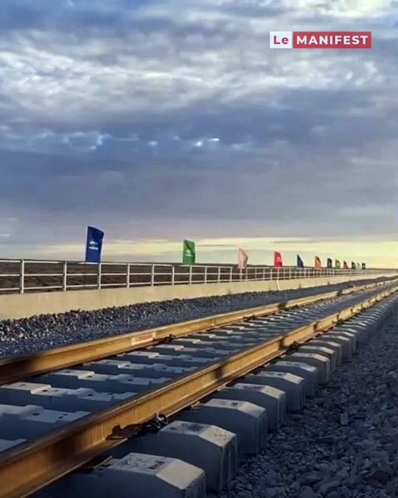 🚨🚆⛏️ Gara Djebilet : L’Algérie entre dans le jeu du minerai de fer stratégique. Avec l’appui chinois, le gisement saharien pourrait sécuriser l’approvisionnement de Pékin et peser sur les prix mondiaux. 🌍📉