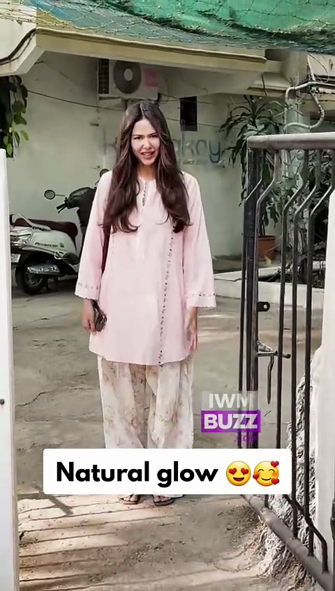 Sonam Bajwa spotted post her salon visit in Juhu