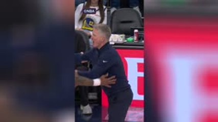 Warriors - Furieux après un contre illégal non sifflé, Kerr pète un plomb !