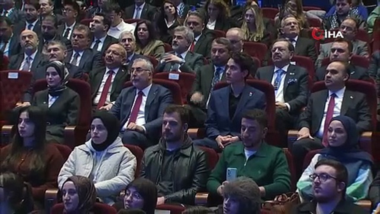 Cumhurbaşkanı Erdoğan: "Toplumun tüm kesimlerinin refah ve istikrar azami ölçüde istifade ettiği, kimsenin geride bırakılmadığı bir düzeni milletimizin desteğiyle ekonomik kalkınmayı sosyal Kalkınma ile birlikte sürdürdük"