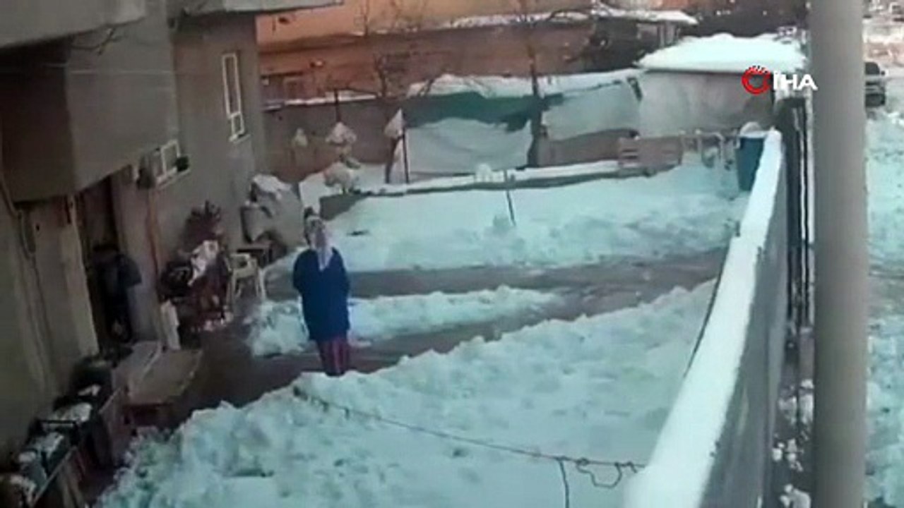Evden çıkan soluğu yerde aldı! Buzlu zemin kazaya davetiye çıkardı