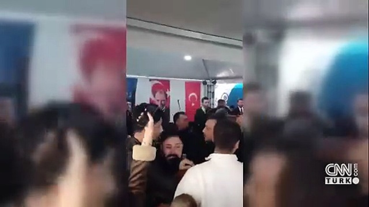 Bursa Büyükşehir Belediye Başkanı Mustafa Bozbey’e yumruklu saldırı