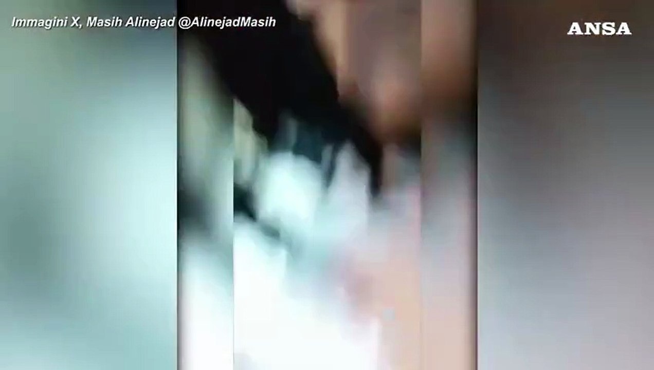 In Iran spari sui manifestanti nell'ospedale di...