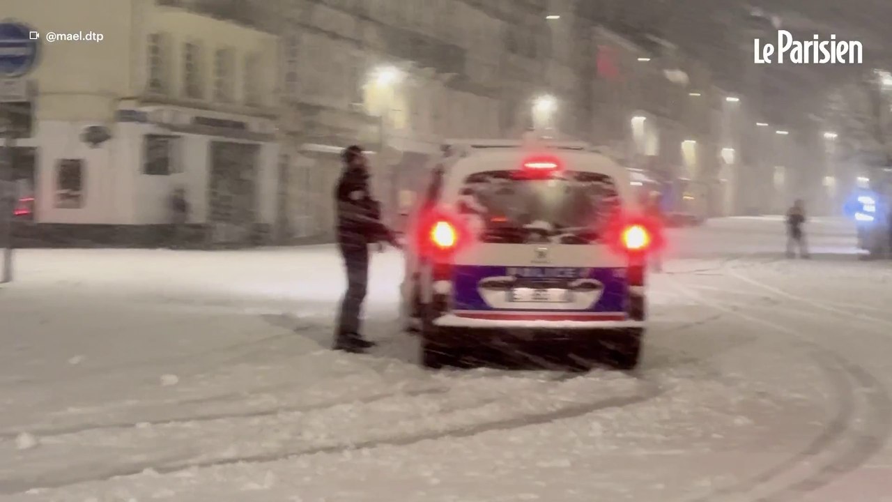 Bataille de boules de neige avec la police à la Rochelle