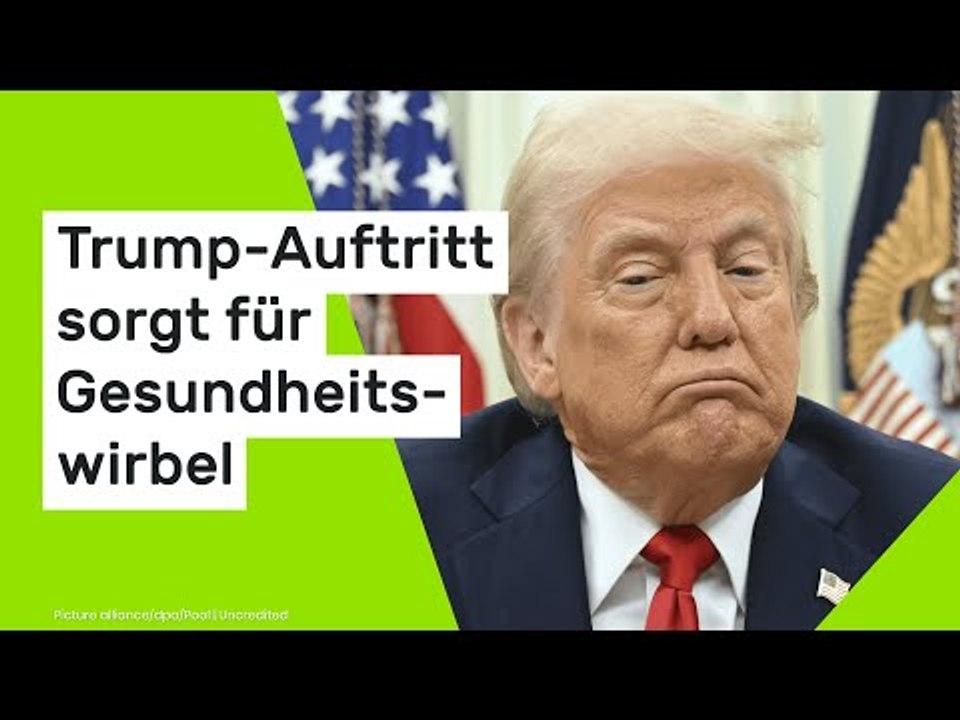 Donald Trump: Er klammerte sich mit beiden Händen fest – Trump-Auftritt sorgt für Gesundheitswirbel