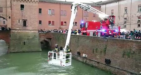 La Befana dei vigili del fuoco in centro a Ferrara