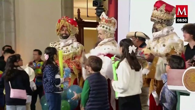 Sheinbaum parte Rosca de Reyes con niñas y niños en 'La Mañanera del Pueblo'
