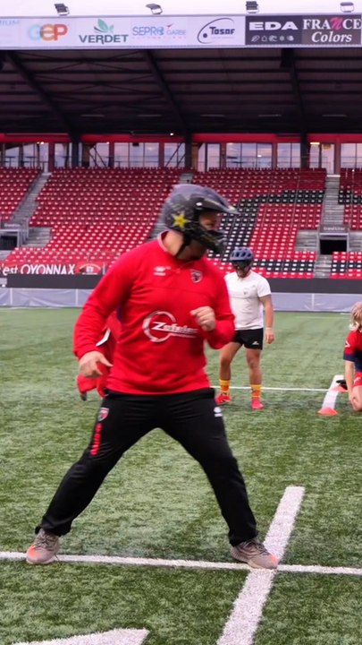 Comment Loïc Godener va s’en sortir lors de l’épreuve de « la cible humain ». Le concept est simple : les amateurs doivent envoyer le plus de ballons en une minute sur Loïc ne pouvant se déplacer uniquement sur une ligne définie.