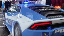 La Befana della Polizia di Stato arriva in Lamborghini all'ospedale Gemelli a Roma