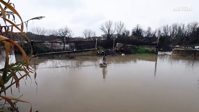 Allagamenti in via Tiburtina a Roma, strade sommerse e una famiglia evacuata