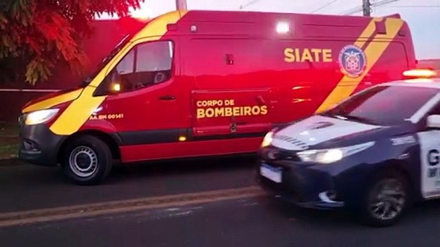 Motociclista fica ferido ao colidir contra carro na Avenida das Pombas