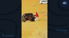 Pudo acabar en tragedia: una mujer se juega la vida en el Dakar por grabar a un rally