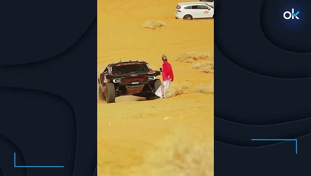 Pudo acabar en tragedia: una mujer se juega la vida en el Dakar por grabar a un rally