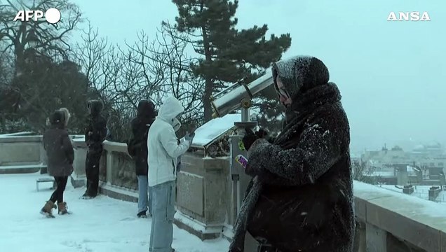 Parigi sotto la neve: la magia di Montmartre e del Sacro Cuore imbiancati