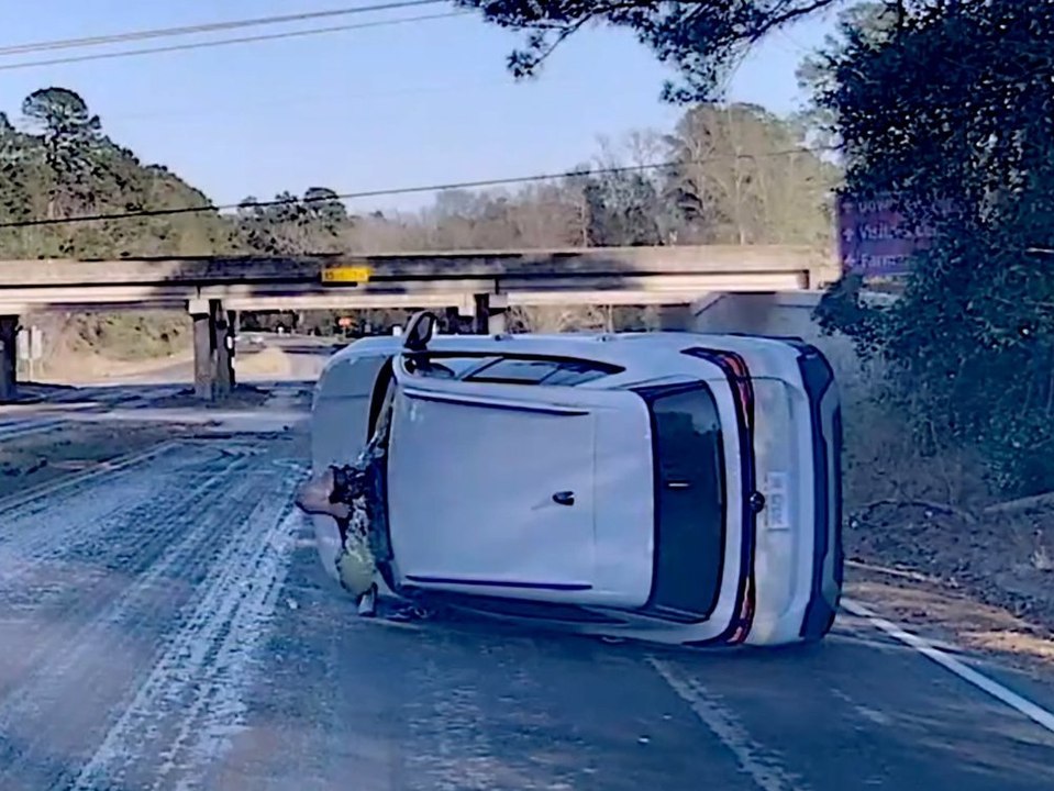 Von Polizei verfolgt: Mann tritt Windschutzscheibe kaputt