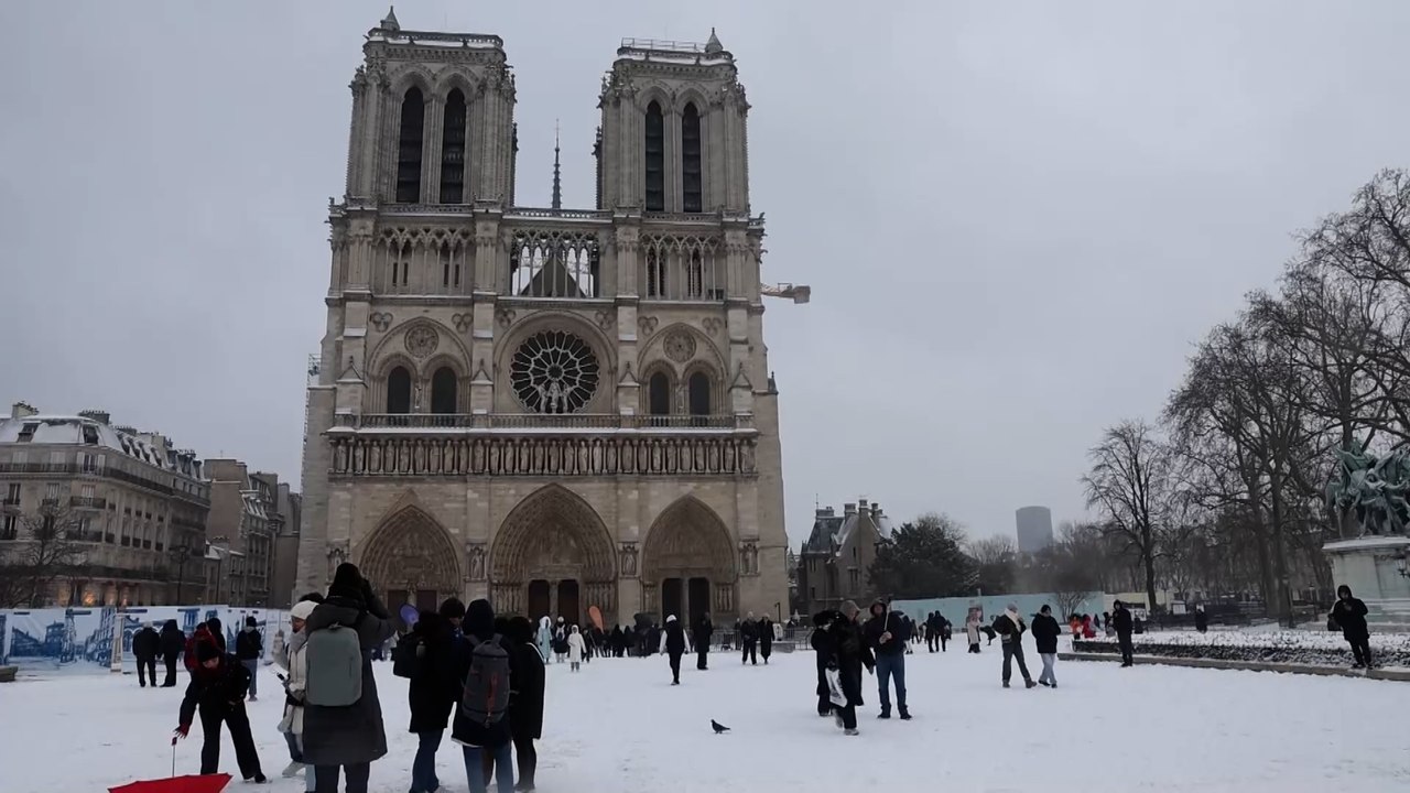 La nieve colapsa el norte y noroeste de Francia: atascos históricos y vuelos cancelados en París