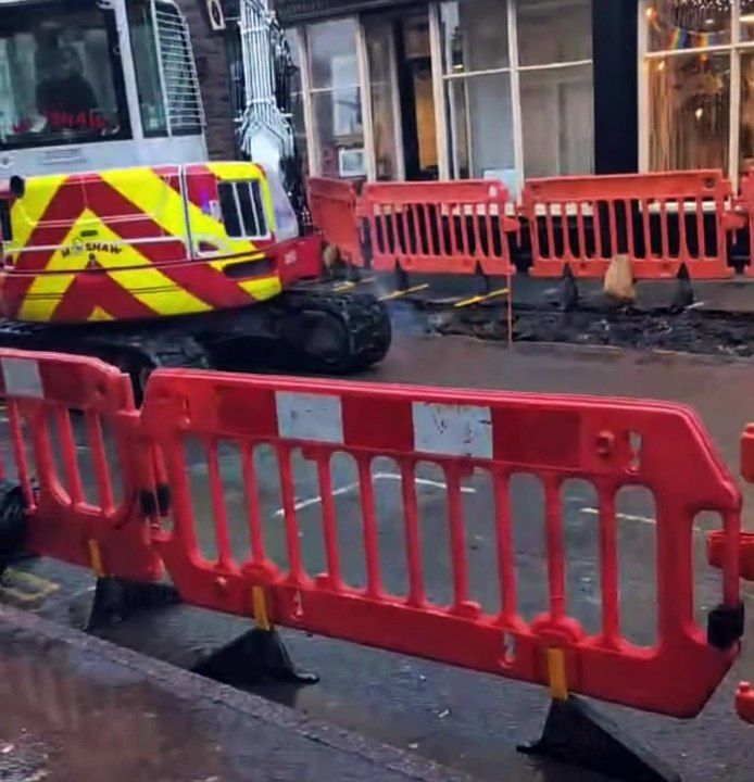 Workers strike electric cable on Builth High Street