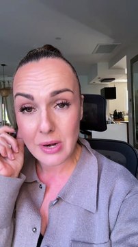 Retour des sourcils fins des années 90 👀J’ai voulu tester pour voir si cette tendance emblématique me va… ou pas 😅Team sourcils fins ou team sourcils naturels ?