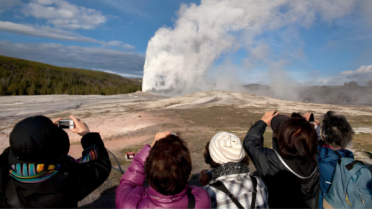 Yellowstone Caldera Wakes After 640,000 Years Of Silence — Families Across 3 States On Alert