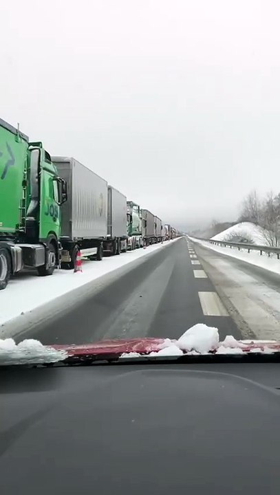 Les poids lourds stockés sur l'A304 Belgique-Charleville-Mézières dans les Ardennes