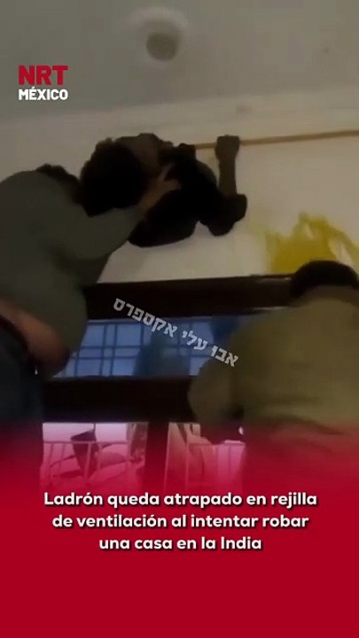 🏠🚔 Una familia en la India regresó a su hogar y se encontró con una escena inesperada: un ladrón había quedado atrapado en la rejilla de ventilación, por donde intentó colarse para ingresar a la vivienda.