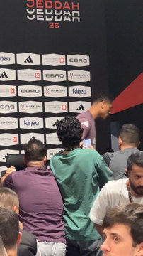 'Echan la bronca' a un periodista por pedirle un autógrafo a Bellingham en sala de prensa