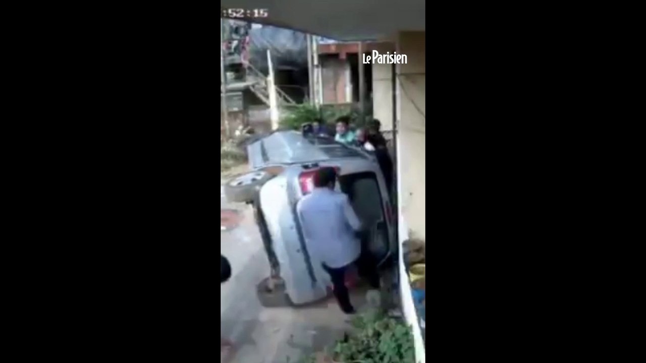 Il perd le contrôle de sa voiture après l'éclatement d'un pneu