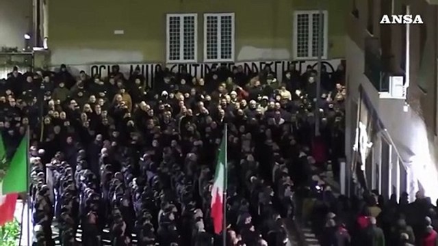 Acca Larentia, i militanti rinnovano il rito del triplice saluto romano