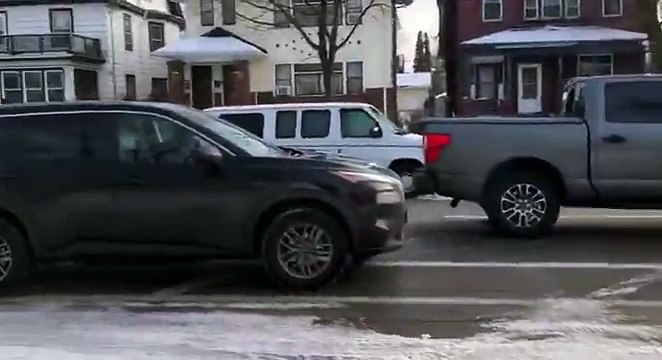 Minneapolis: agentes migratorios mataron a tiros a una mujer