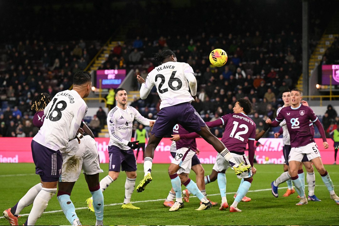 ملخص مباراة بيرنلي ومانشستر يونايتد في الدوري الإنجليزي