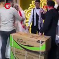 Düğünde gelin ve damada takı yerine klima hediye etti!