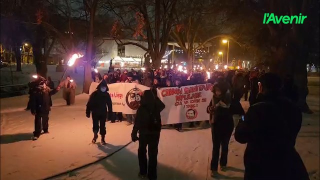 Vœux du MR : 300 manifestants antifascistes défilent dans les rues de Liège et défient la police