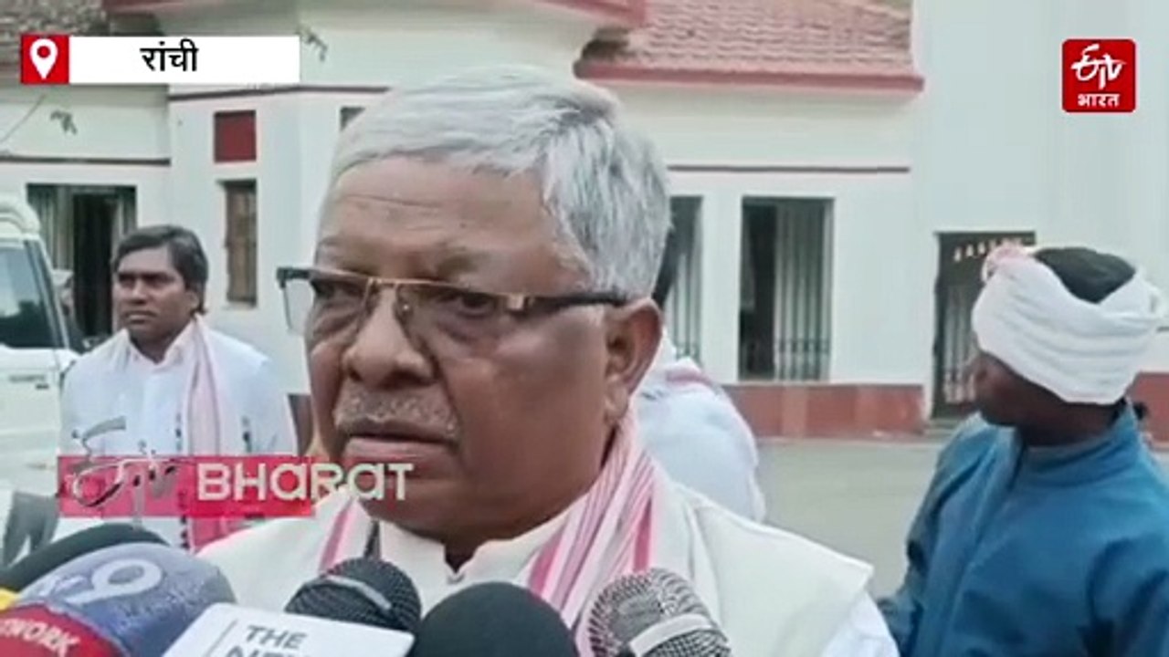 पेसा नियमावली के प्रावधानों पर आदिवासियों में असंतोष, निशा उरांव की मौजूदगी में राज्यपाल को सौंपा ज्ञापन