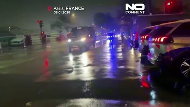 Agricoltori francesi protestano a Parigi contro l'accordo Ue-Mercosur con i trattori