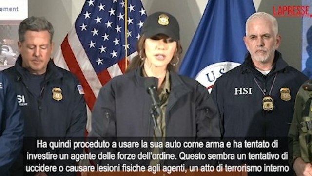 Minneapolis, Kristi Noem: «La donna ha tentato di investire un agente»