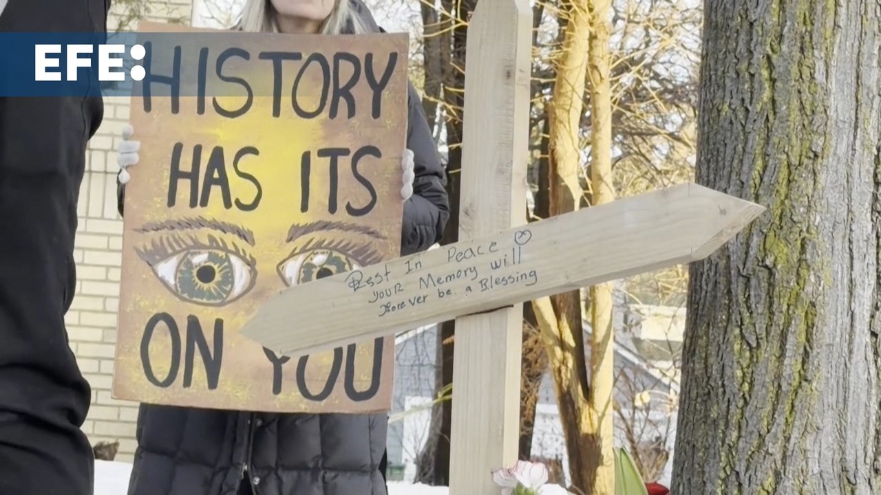 Rinden homenaje a mujer que murió por disparos de agentes migratorios de EE.UU. en Minnesota