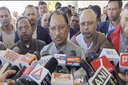 सीएम पहुंचे अंबिकापुर, छग हाउसिंग बोर्ड के अध्यक्ष के घर पहुंच उनकी दिवंगत मां को दी श्रद्धांजलि